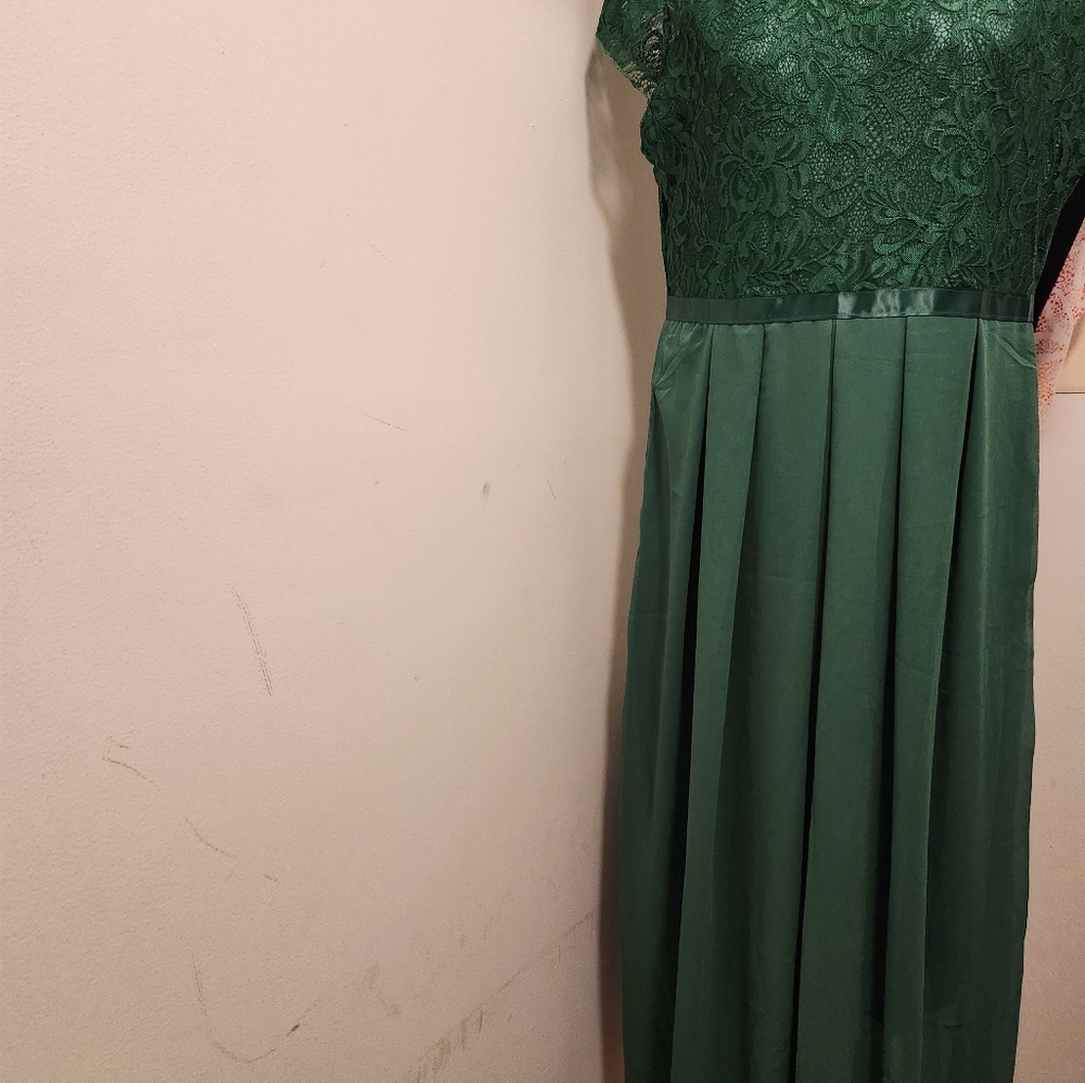 Plus size cocktail/wedding/part dress - Picture 3 of 7